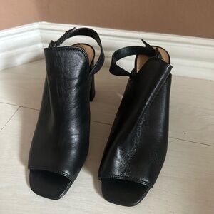 Banana Republic Black Leather Heeled Sandals – Size 8.5